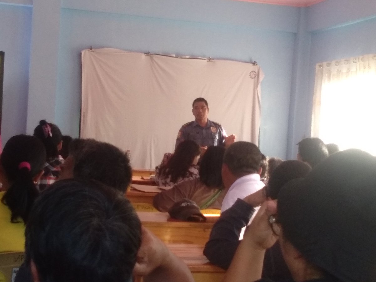 PNPSadanga1's tweet photo. Dialogue re anti-illegal drugs and peace and order with the LGU and BLGU of Sadanga Mt. Province #PNPPatrolPlan2030 #OplanDoubleBarrelReloaded #MASAMASID @RDPROCordillera @rwinp88 @PNPMtProvince @pio_mtprovppo @ProcorRpcrd https://t.co/R8wilqxCWw