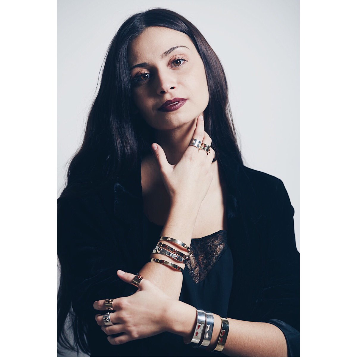 laulane_'s tweet photo. LES SOLDES CONTINUENT 🖤 Retrouvez vos collections préférées jusqu’à -50 % ! #soldes #promo #bijoux #jewels #creator #design #laulane #lookoftheday #picoftheday #ootd #follow https://t.co/8k2Jl3QlvL