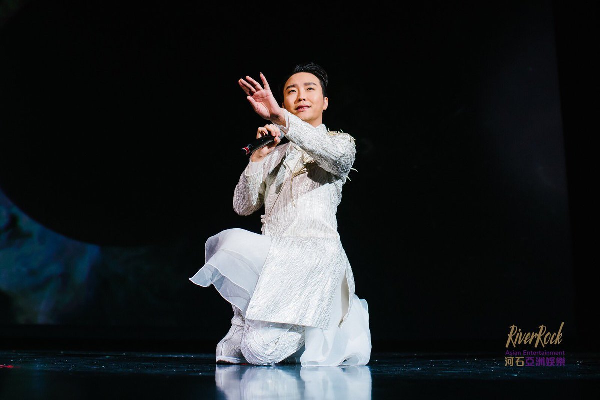 riverrockae's tweet photo. 千呼萬喚始出來! 萬眾期待的【李玉剛十年經典演唱會】完美上演!!! 大家聽著他唱的歌，聽得如癡如醉~ 您們最喜歡李玉剛唱的哪一首歌呢? What an honour it was to have Li Yugang perform on our humble stage. This moment will forever be ingrained in our hearts and mind! https://t.co/Hp50zbsLKi