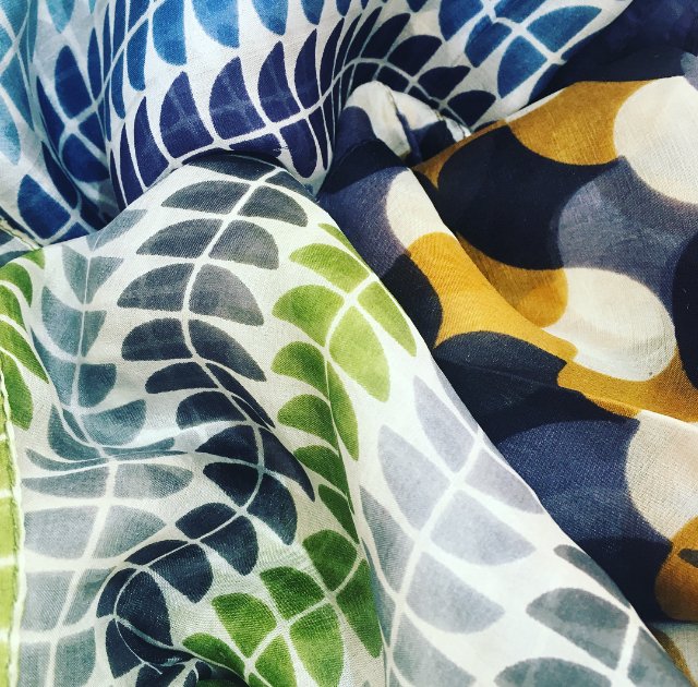 Tonight is the first New Moon of the year, a bizarre British custom is to look through silk at the moon, the number of moons you see is the number of years until you get married. Probably not much truth in it, but when our silk scarves are this pretty, why not? #weirdtraditions