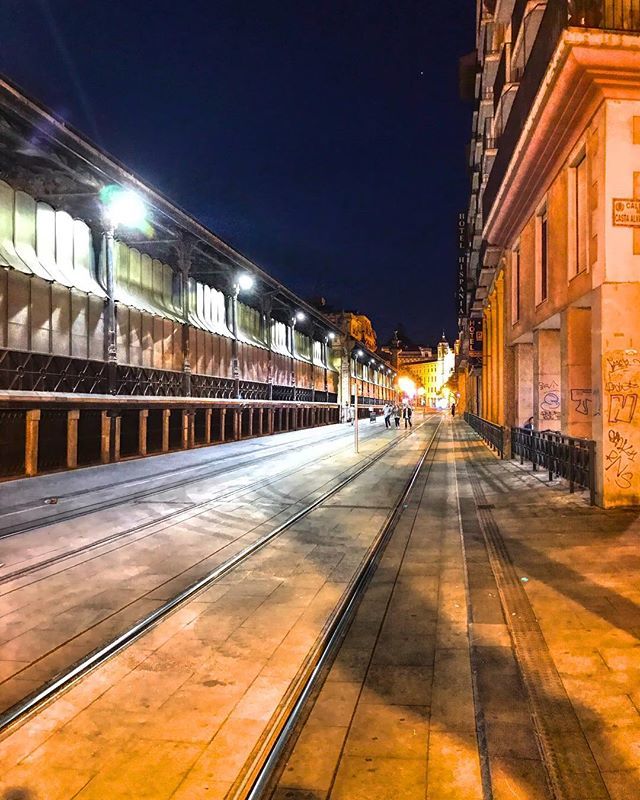 FotoWebLine's tweet photo. #Instagram By @davidjcc_zgz en https://t.co/v0sh0Xb1Nr - #buenasnoches luces y sombras, cesar augusto junto al mercado central #Zaragoza #perpective #nightlights #streetphotography #urban
#createexplore #iphone7plus
#beautiful #love #amazing
#photooftheday #instagood
#unpase… https://t.co/8BluioewAS