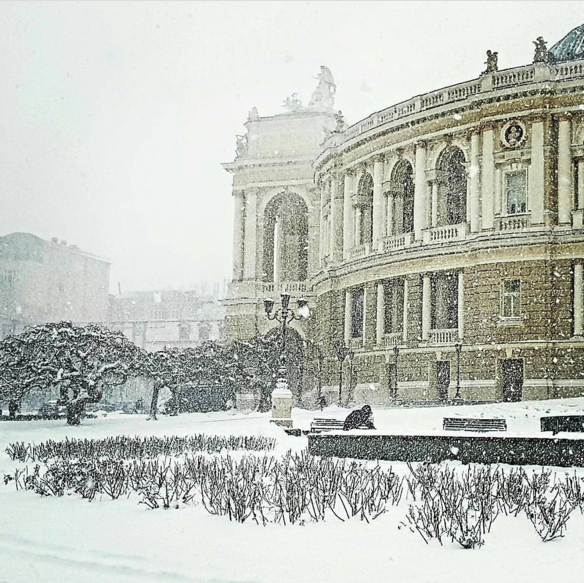 Yeni bir yıla gireli çok olmadı ve yeni yıl yeni başlangıçlar içindir! 2018'de kendiniz için gerçekten muazzam bir şey başarabilirsiniz! İyi seviyede bir İngilizce ve Rusça size fırsatlar dünyasına açılan bir kapıdır..