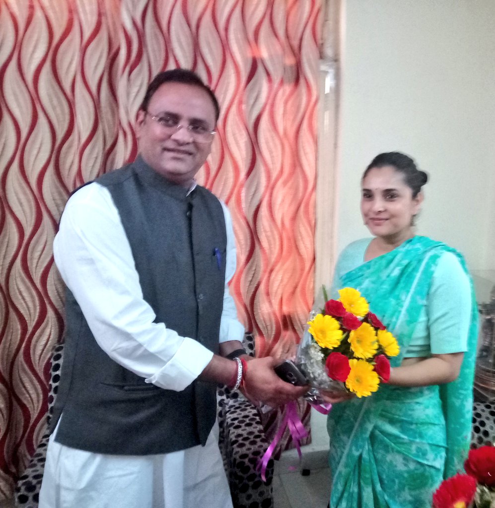 INCMP's tweet photo. @INCIndia IT एवं SM संयोजक @divyaspandana जी आज मप्र दौरे के दौरान प्रदेश अध्यक्ष मान. @MPArunYadav  जी से मुलाकात की और आगामी विधानसभा चुनाव में सोशल मीडिया की पर नई रणनीतियों पर लंबी चर्चा की साथ में AICC IT समन्वयक @RuchiraC जी एवं MPCC IT समन्वयक @vibhabindoo जी भी शामिल हुई https://t.co/ovsgtXEK5z