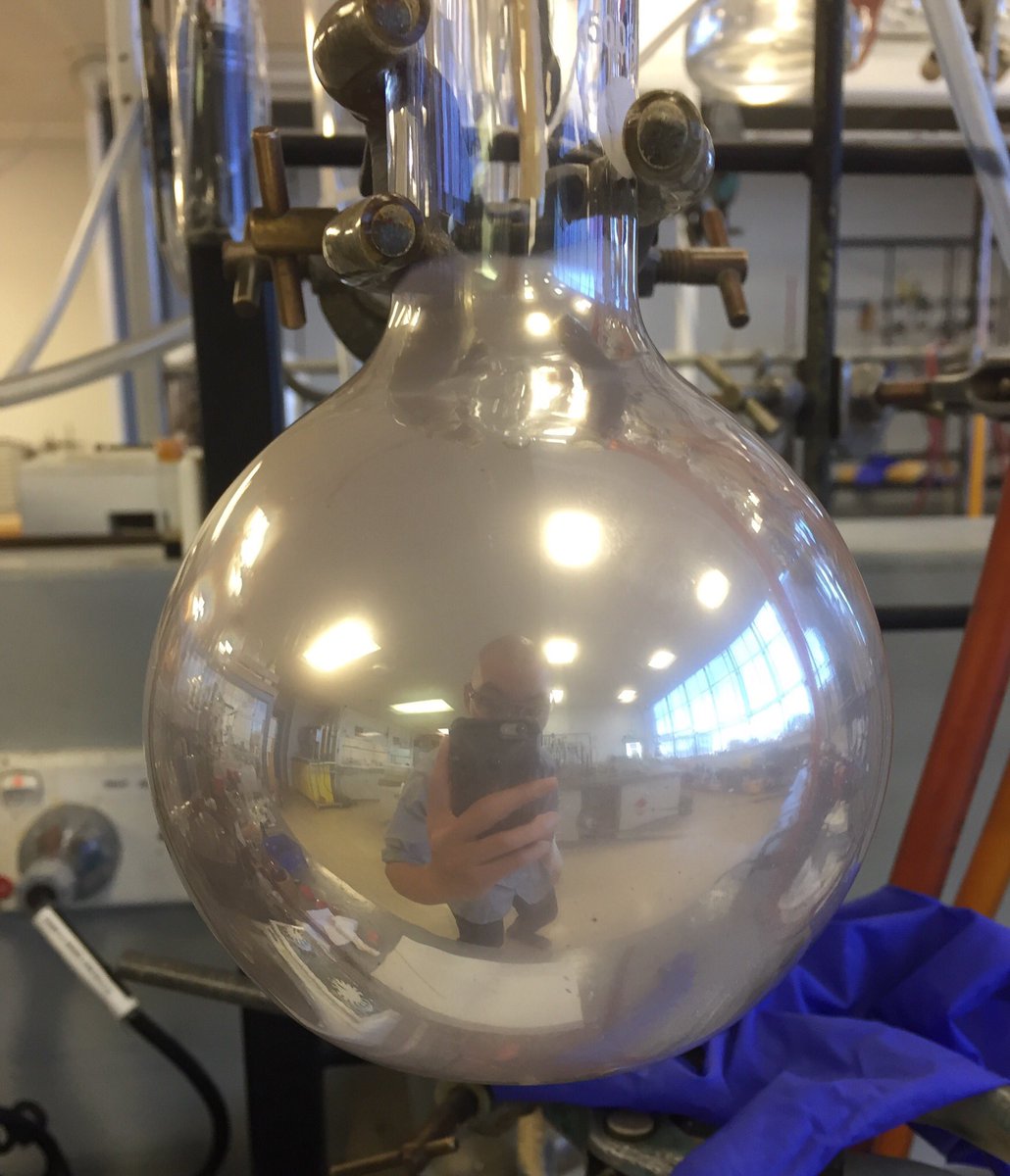 citrus_67's tweet image. New Year New Mirror! First sodium mirror of the year for some fresh THF in the Gardiner Lab. #RealTimeChem #ozchem #lablyfe #chemistry #organometallics #NewYearNewMe