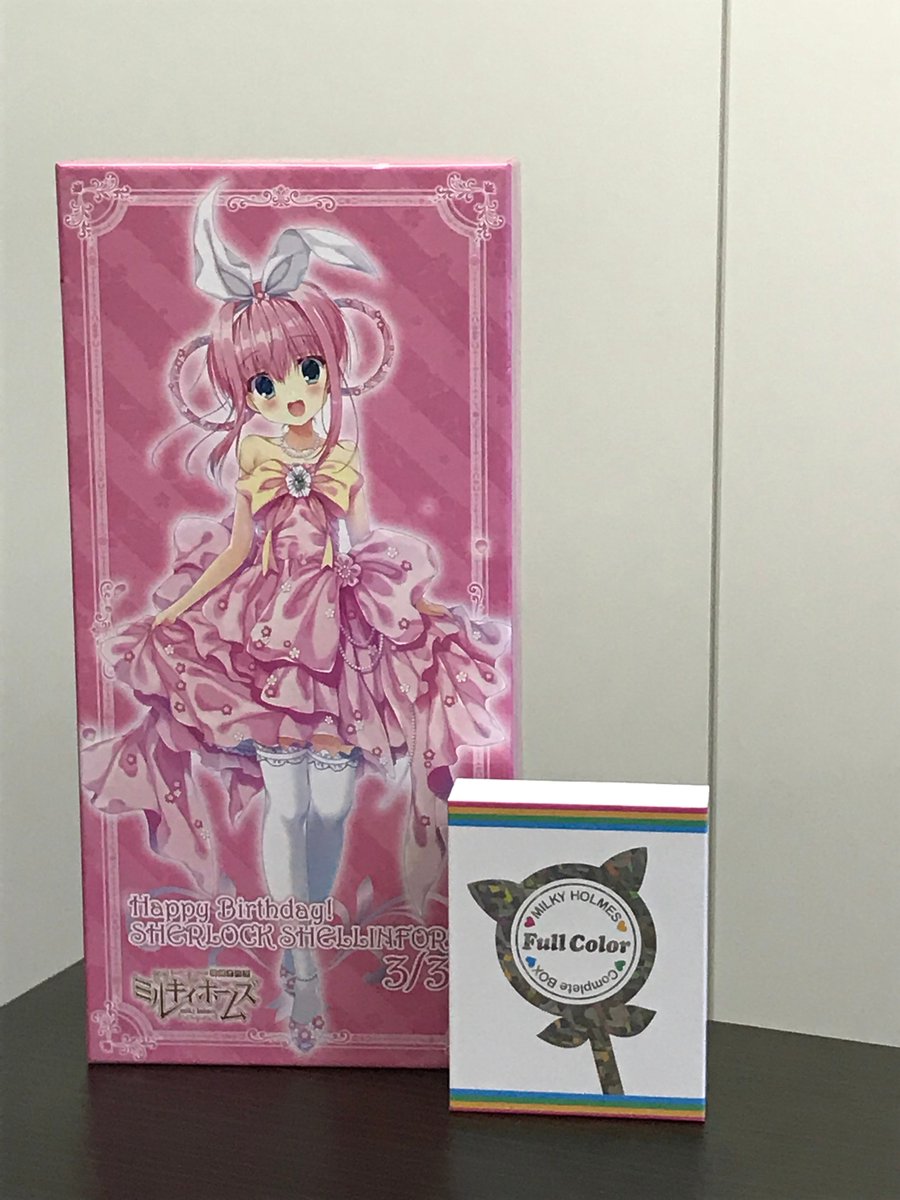 ミルキィホームズ グッズ情報 シャーロック シェリンフォードバースデーセットの受注を現在受付中 特大タペストリーが入るのでギフトボックスも特大です 写真は Full Color Complete Box との比較です Milkyholmes T Co G5zirqertp