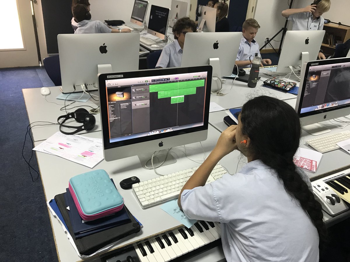 JESSMusicDept's tweet photo. Some garageband goodness this afternoon with Year 7 #jesscreates #jessmusos https://t.co/BwJVxZCFRF
