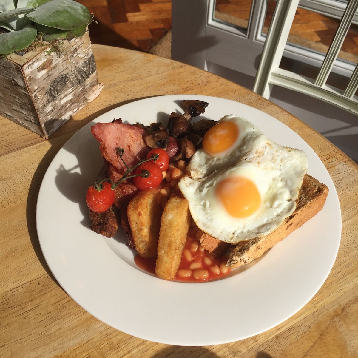 Half price tea/coffee when you spend £5+ on food, Mon-Fri 8.30am - 12pm in January #Farncombe