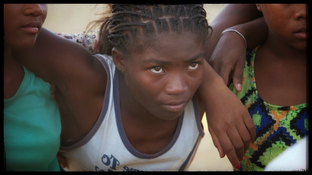 Bonjour les <a href="/Montreurs/">Les Montreurs d'Images</a> d’images! Mon dernier documentaire « La jeune fille et le ballon ovale » est taillé pour les salles obscures! On se fait une toile bientôt chez vous? Que dis-je, chez moi à <a href="/villeagen/">Ville d'Agen 🇫🇷🇪🇺🇺🇦</a>