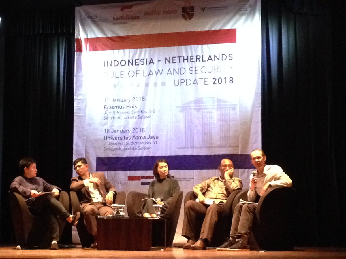 VVI_Leiden's tweet photo. Adriaan Bedner, Professor of Law and Society in Indonesia, speaking at Indonesia-Netherlands Rule of Law and Security Update in Jakarta #INLU2018 #KITLV @LeidenLaw @srolplatform https://t.co/TG4FpFThhF https://t.co/H34UcP3llN