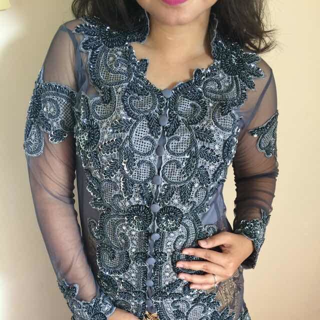 Dapatkan barang bekas berkualitas-ku, hanya di prelo.co.id/kebaya-modern-…. #PreloID