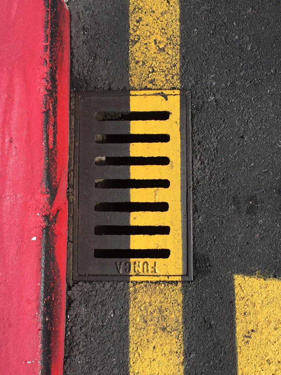 kbwoodnews's tweet photo. “7 line flow” #doubleyellows #onthestreets #citytravelseries #foundpainting #industrialcolour #colour #red #yellow #grey #black #geometricspaces #urbanexplorer
.
#spacebetween
.
.
#contemporaryart
.
#dailyinstapost D1052
#kbwoodnews https://t.co/PVDxONNKTG
