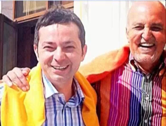 Televizyonlar ve hayatlarımız karartılmadan önceydi, rengarenkti ekranlar, daha özgürdü hayatlar...Eskidendi, çok eskiden...
İyi ki vardın #MehmetAliBirand