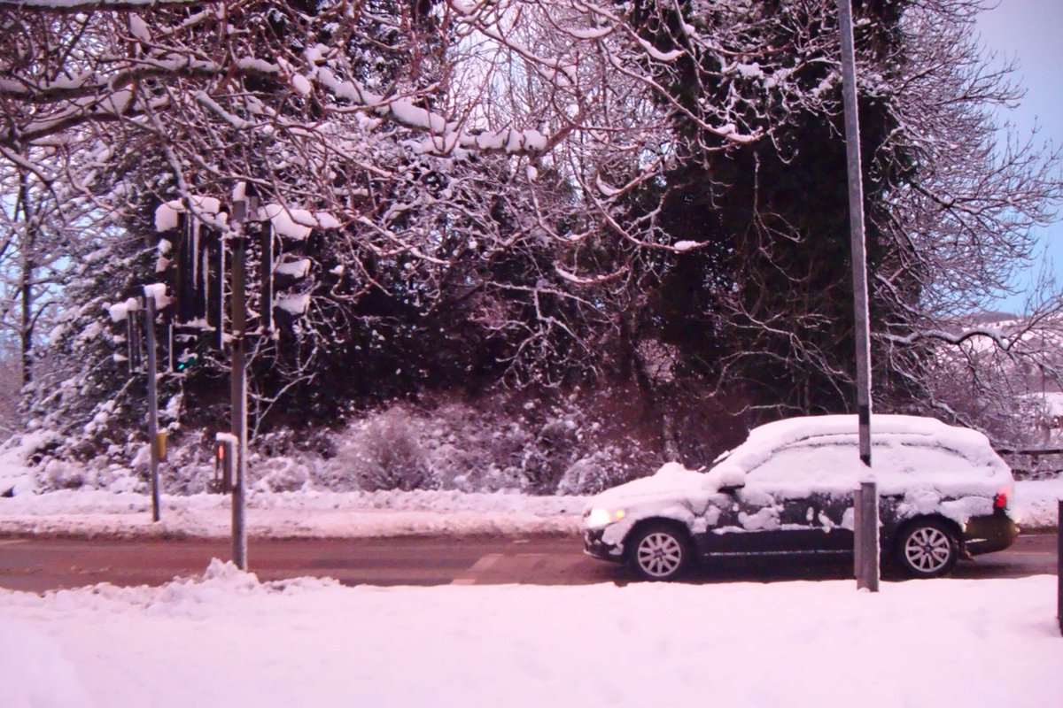 ju71e's tweet image. Check out this guy/gal, who has spent lots of time clearing their car before heading out onto the #A84
@WindyWilson88 @policescotland