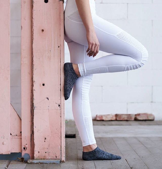 MoveActive's tweet image. Black shimmer Non-Slips to make you shine during workout! ift.tt/2DH16dw