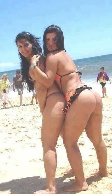 انا وعزه حبيبتى نور عنيه بحبها قوى ودى صحبتى من زمان بتجيلى البيت وانا بروح ليها 
ولما بغلط بتضربنى  بس بحبها