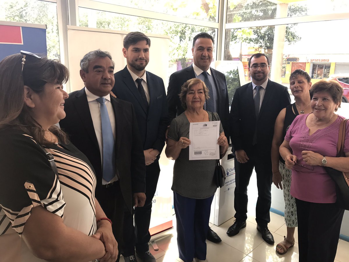 sanmartinc14's tweet photo. En el Hospital Comunitario de Salud Familiar Quirihue ya está disponible el tótem de autoatención del @RegCivil_Chile de fácil uso y que permite efectuar trámites de manera digital y sin la necesidad de concurrir a una oficina de la institución. https://t.co/uQhG8W34j5