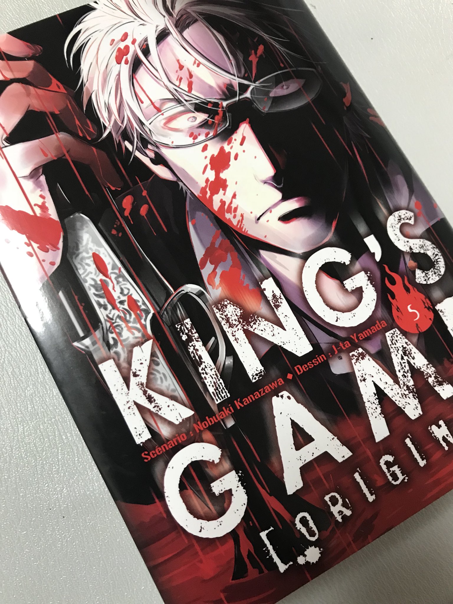 山田j太 作画させて頂いた 王様ゲーム 起源 原作 金沢伸明先生 5巻のフランス語版の見本誌頂きました 五巻の表紙と裏表紙頑張った思い出 海外版少しデザイン変わるんですよね翻訳の方やデザイナーさんすごいよね T Co C5mjwjr62n Twitter