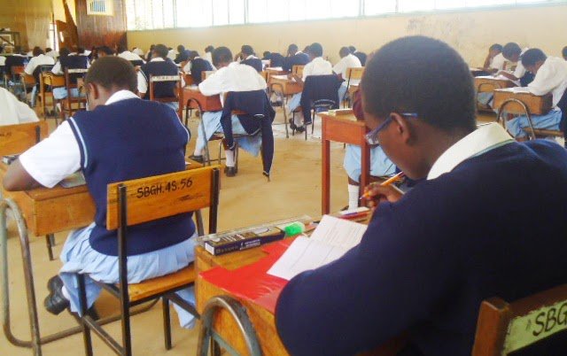 Tuko_co_ke's tweet image. 70,073 KCSE candidates who scored a C+ of 46 points and above are now eligible to join public and private universities  tuko.news/16206-kcse-can… #KCSEExam