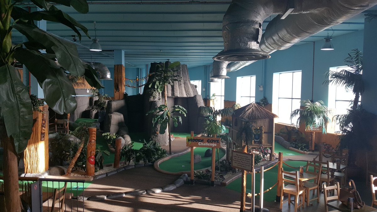 MidlandsGolfer's tweet image. Visit 2 at @StarMiniGolf editor vs the Amberts the challenge is on