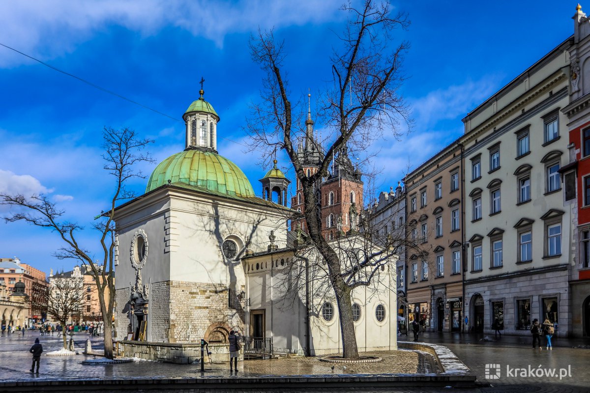 krakow_pl's tweet photo. #Krakow #Rynek #Główny #zima #niezima #niebo☀️☁️🌥️☀️Wczoraj na Rynku było biało, a dziś dało się uchwycić błękitne niebo!
Rozumiecie o co właściwie chodzi z zimą w tym roku?📸@BSKrakow
A jak w @gdansk @MiastoGdynia @warszawa @wroclaw_info @GminaKrosnoOdrz @Ruda_Slaska? https://t.co/niXcFWNZfB
