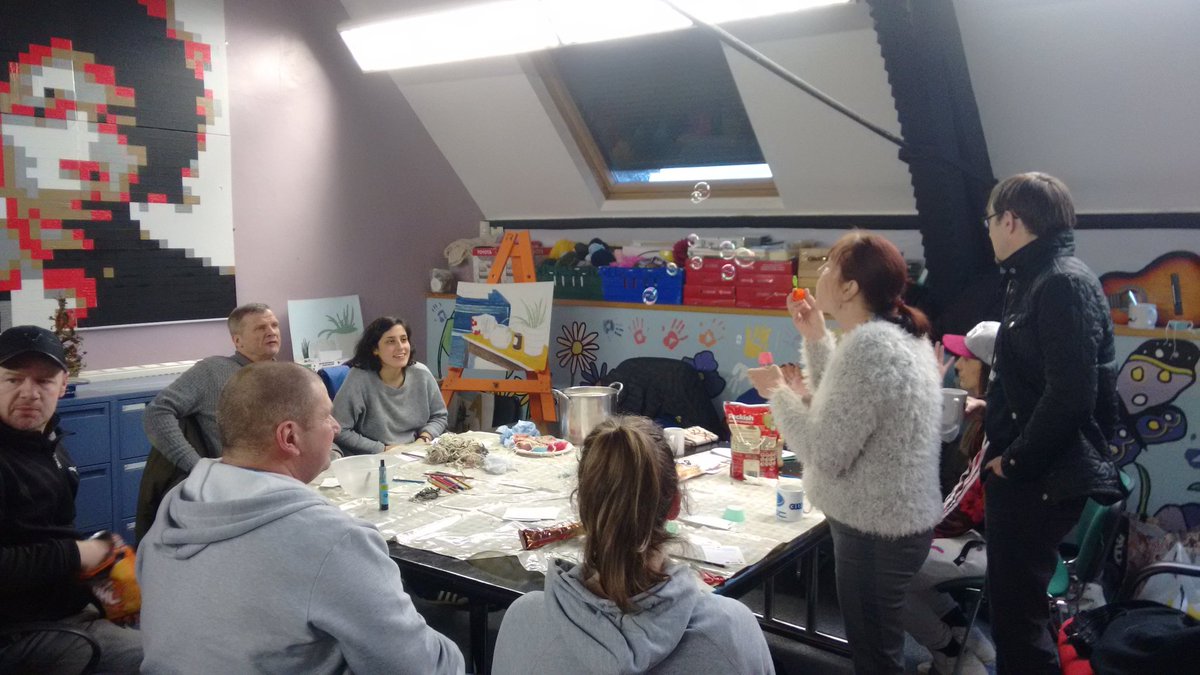 The snow/sleet 🌨 can't stop us, lovely session making 🐦 bird feeders and planning for the year ahead @HydeParkSource <a href="/forwardleeds/">Forward Leeds</a>  <a href="/RecoveryLeeds/">Recovery Leeds</a>