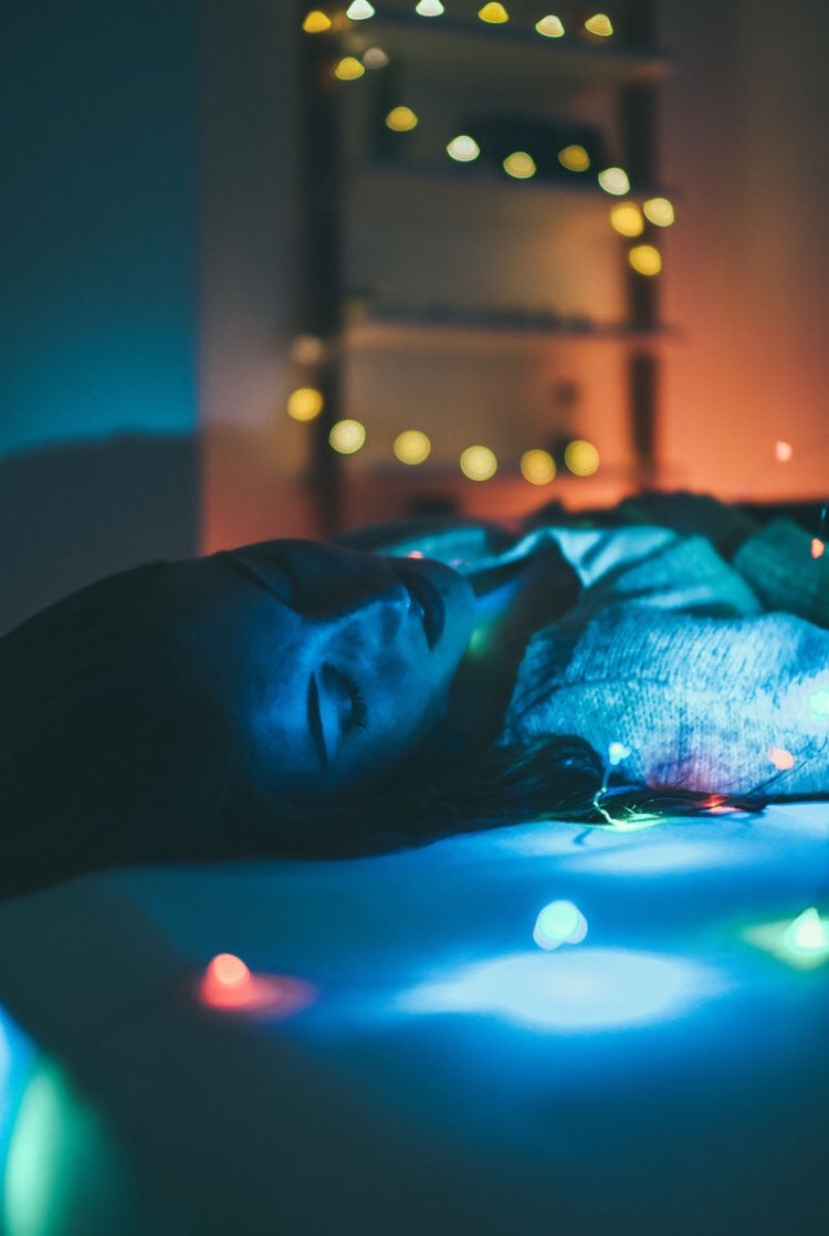 Pahalı hediyeler yerine ikinci el kitapları seven bir kadına aşık olun.