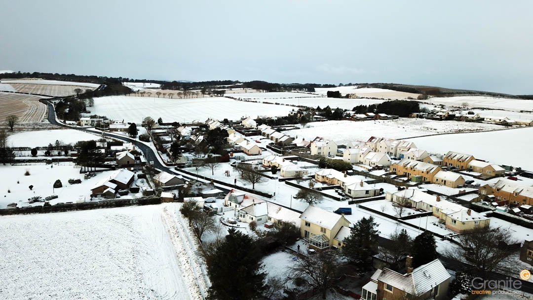 GraniteCreative's tweet photo. Quick flight this morning to check the village. She looks so pretty in the snow. #largoward #lifeinfife #snowinfife #winter2018 #scotlandsnow #mavicpro #welcometofife https://t.co/sISNTrvJED