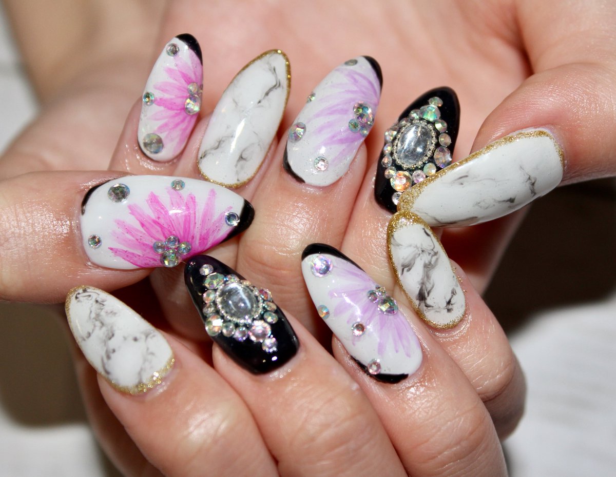 nail__M's tweet photo. ┈┈┈┈┈┈┈┈┈┈┈┈┈┈┈┈┈┈

大理石ネイル💅🏽
前に失敗してるから再チャレンジ笑
結構��愛くてお気に入り🖤

┈┈┈┈┈┈┈┈┈┈┈┈┈┈┈┈┈┈ https://t.co/4V7YByZ6l3