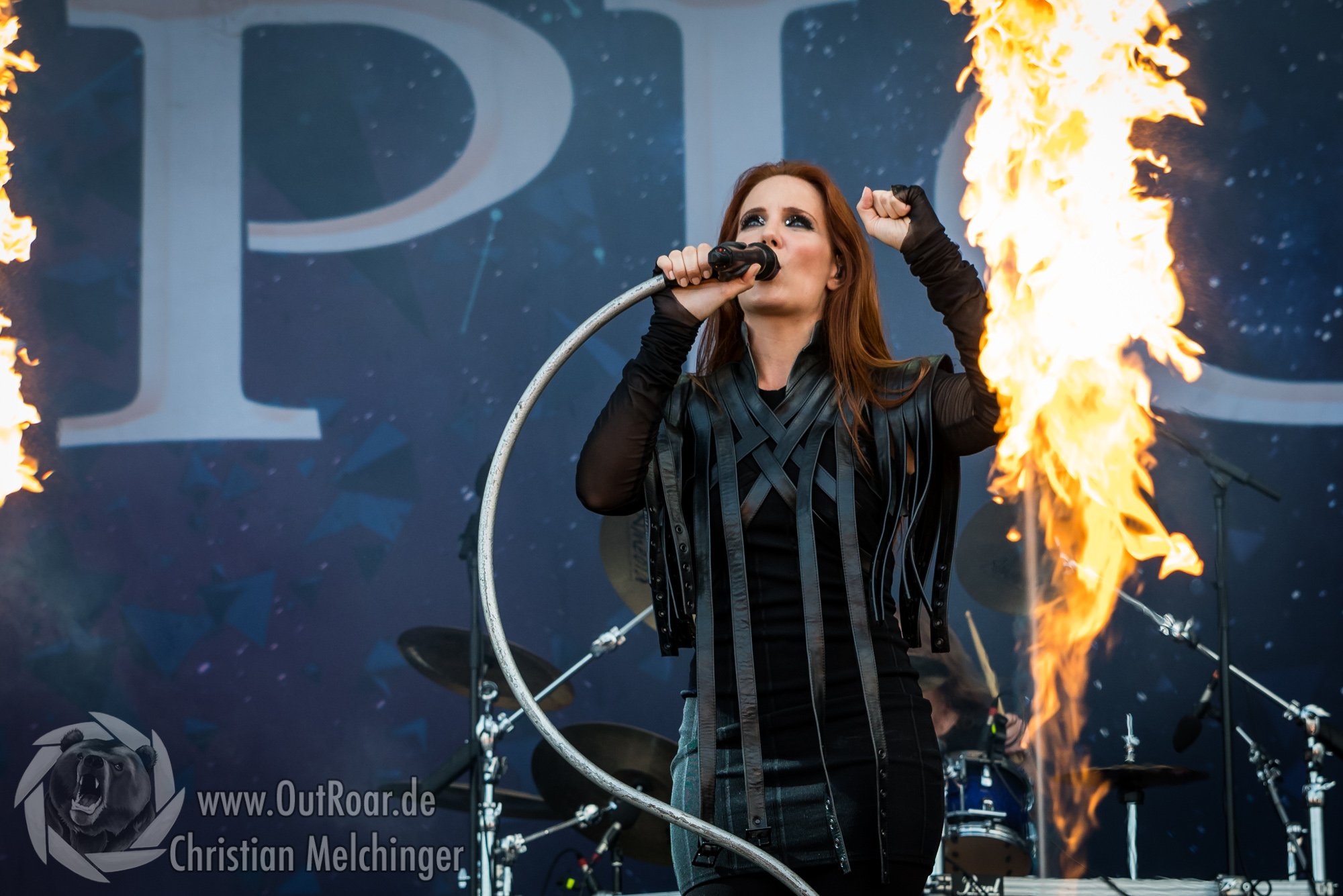 Happy birthday to Simone Simons!!!   