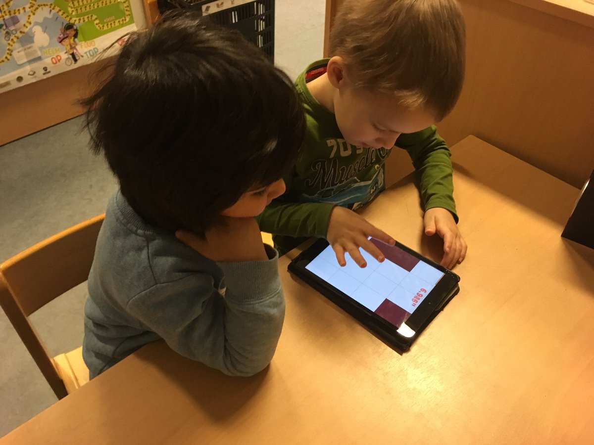 jufCharlotte_V's tweet photo. Hoekjeswerk in groep 3🎼🎸🥁🎺🎹🎤 #themamuziek #exploreren #experimenteren #dekleinewijzer https://t.co/SjeauqBUZh