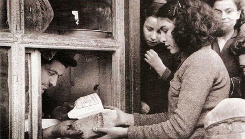 #17OcakDünyaZenginlerGünü öylemi Tarihte bugün 17 ocak 1942 Ankara'da ekmek vesikaya bağlandı
