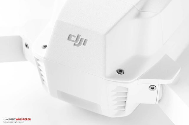 litewhisperer's tweet photo. Artic White - on white. 
DJI MavicPro Artic White. 
#quadcopter #fpv #firstpersonview #drone #uav #dji #djimavic  #mavicprodrone #mavicproarticwhite #mavicpro  #djiglobal #mavic #productphotography #stilllife #stilllifephotography #studio #studioshoot #studiophoto #canon #ma… https://t.co/rA7bR3XzSZ