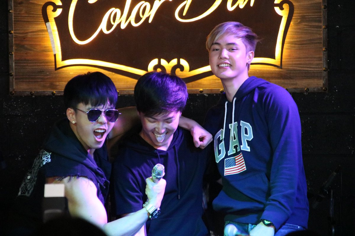 noonoy35's tweet photo. สามหนุ่ม มุมใครมุมมัน 🤪😝 #Backatonce https://t.co/kzMuUCVrZ2