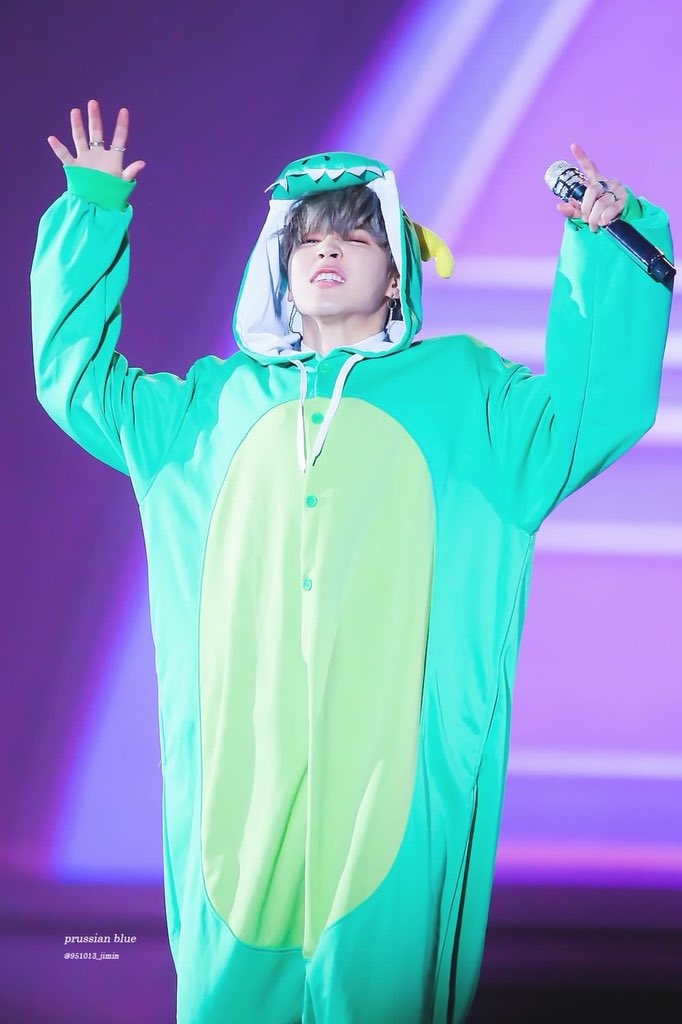 01byeol's tweet photo. world’s cutest dragon💚💜 [📷: @951013_jimin ] #BTS #JIMIN #방탄소년단 #박지민 #지민 #aesthetic https://t.co/DY57Z7QnnC
