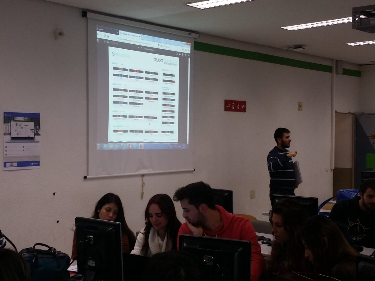 solutiaedu's tweet photo. Turno de trabajar #RoboticaEducativa con los alumnos de @FaculEDUAM de Mención #TIC con @Ozobot
#YellowWednesdayUAM
#RoadShow
#RetoToovari https://t.co/RFbymvSyTL