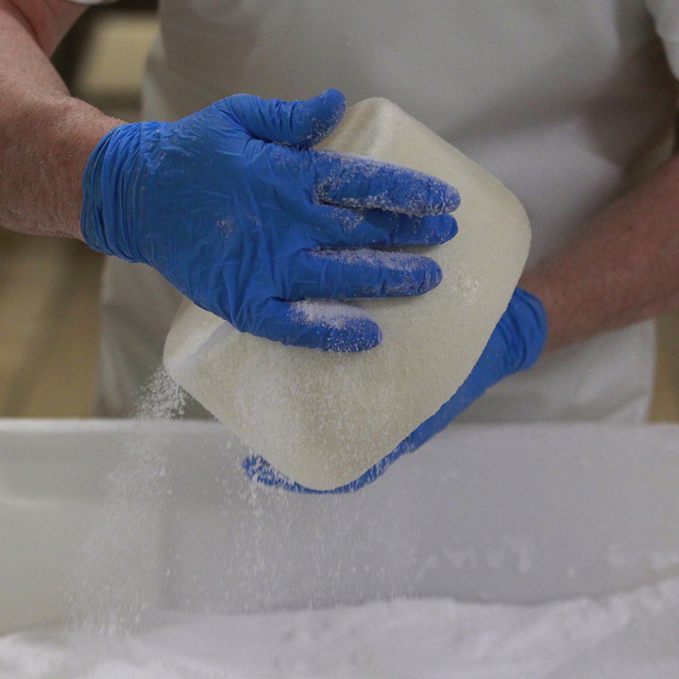 #handmade in #Tuscany: ecco svelato il segreto della qualità del #pecorinotoscano DOP ➡goo.gl/dZyFDH
