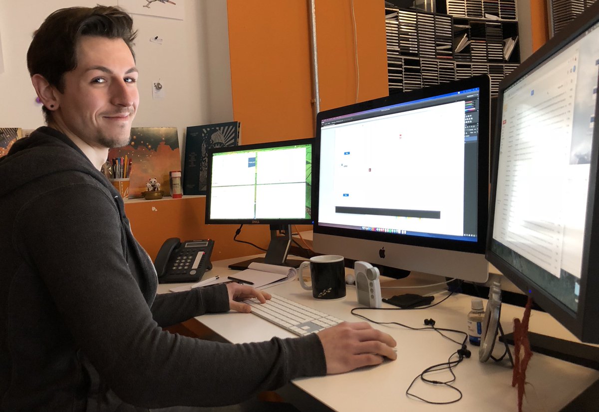 Geropanagiotis's tweet photo. Our colleague Patrick getting a healthy complexion :-))) #lordofthescreens #meccaner https://t.co/8qtY3rViUz