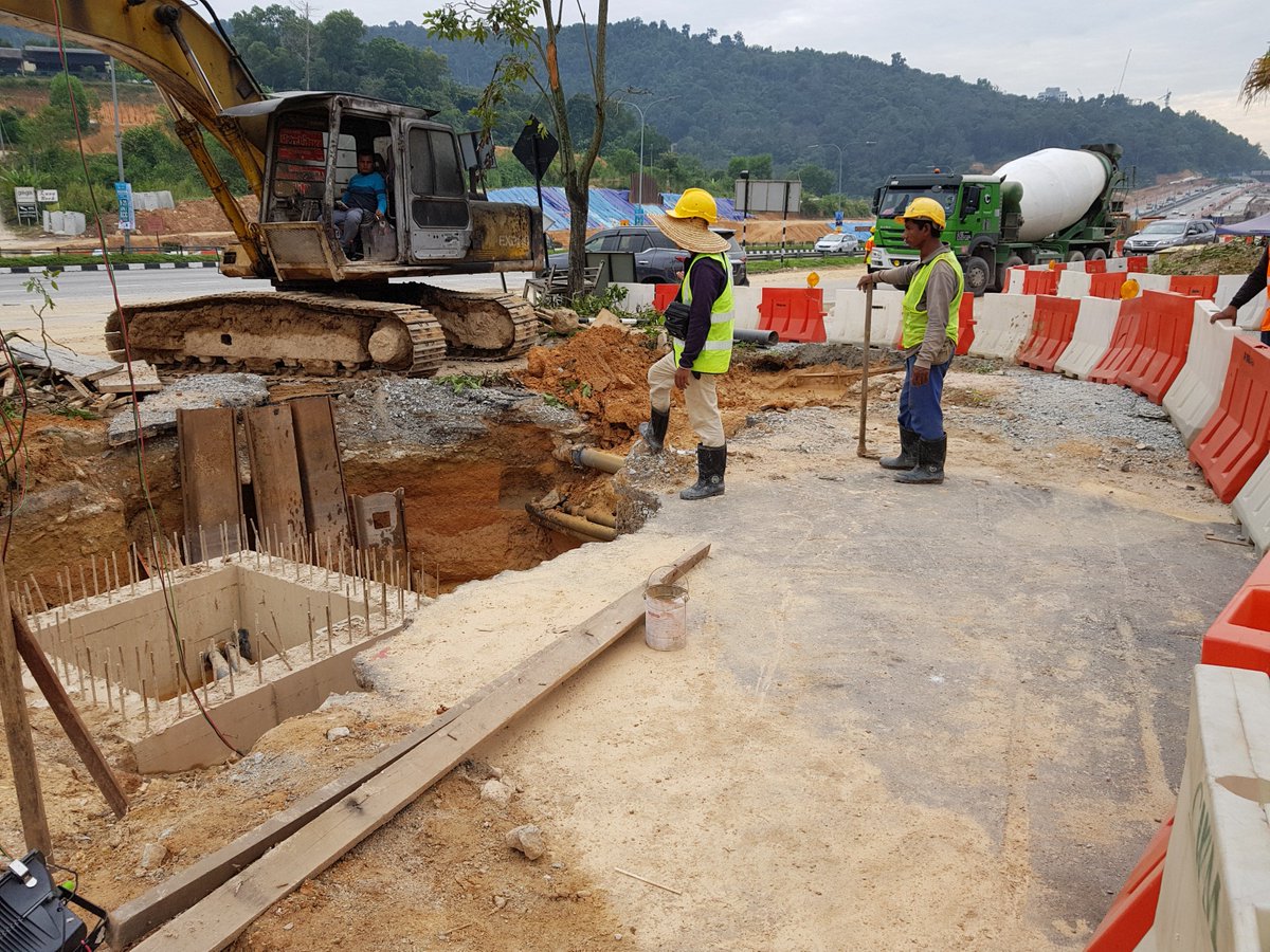 17/1/18 jam 9.30pg... Lawatan ke tapak dan Mesyurat Teknikal projek naiktaraf MRR2 di Taman Melati, Gombak.