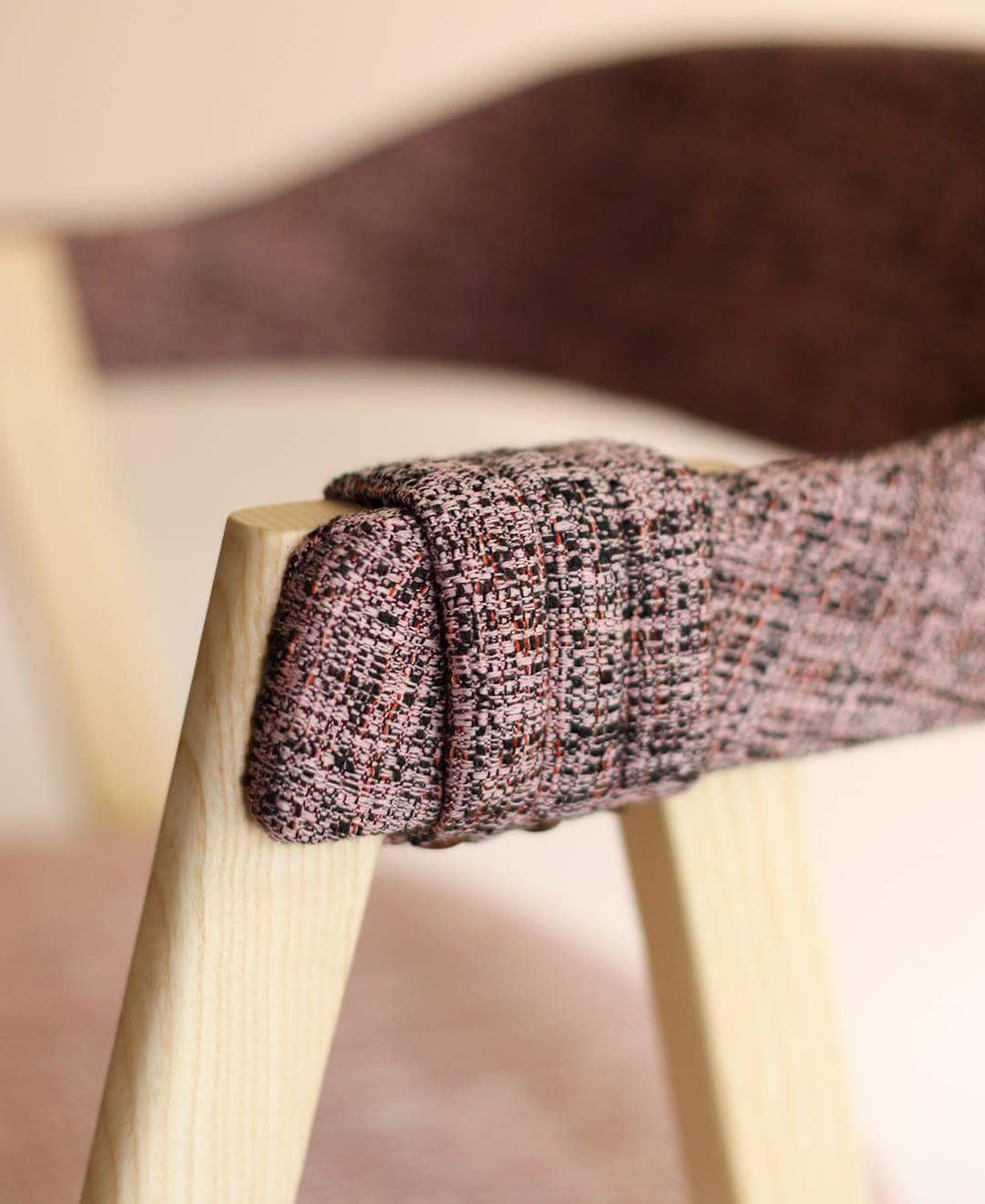 Espai_Ro's tweet photo. We are on instagram! Follow @espai_ro and discover some beautiful pieces we have in our showroom, for example this chair!
@MOROSOfficial @PUrquiola #RafSimons #upholsteries 
Photo: @irishumm
https://t.co/TR4gbWAcUG https://t.co/2gAMiK0Kfs