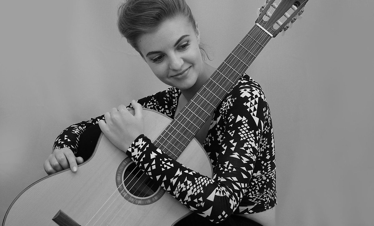 VivalaCZ's tweet photo. Poslechni si nové album písničkářky a hudebnice Maki, které nese název Light. Skladby s melancholickým textem a hudebními aranžemi, které mají téměř pohádkový nádech. Celé album nalezneš na https://t.co/lDvEJwM9rG https://t.co/Q19sFuMY0M