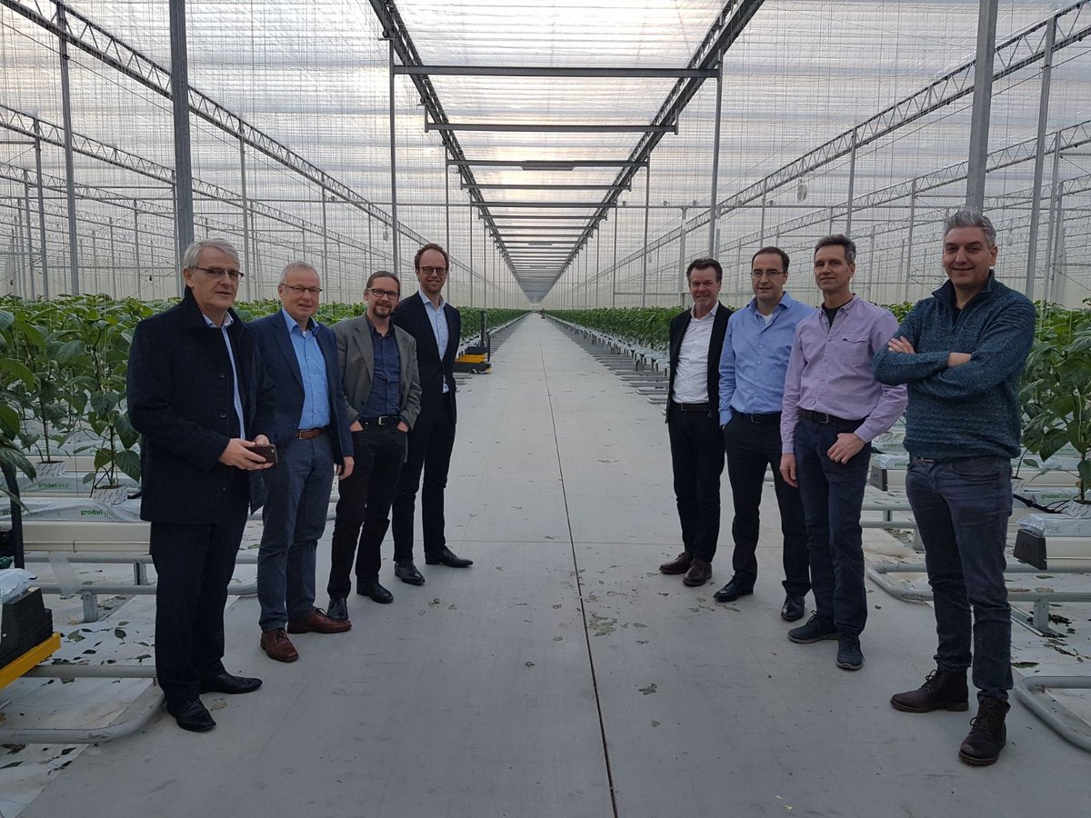 Bij Duijnisveld worden jaarlijks worden +/- 360.000 planten geplaatst. Verwerking geschiedt op het bedrijf in De Kwakel. Bespreekpunten: #CO2enWarmte #innovatie #personeel #afzet #locatiekeuze