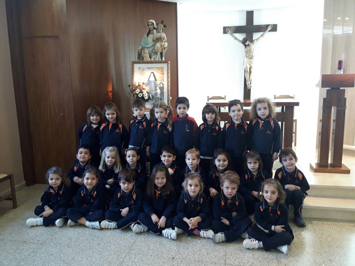 PastorinasLeon's tweet photo. Los niños de 2° de Educación Infantil celebran la Semana Vocacional de María Ana Mogas subiendo al Oratorio. #Pastorinas #MariaAna #dalomejordeti https://t.co/8uWylOvctb