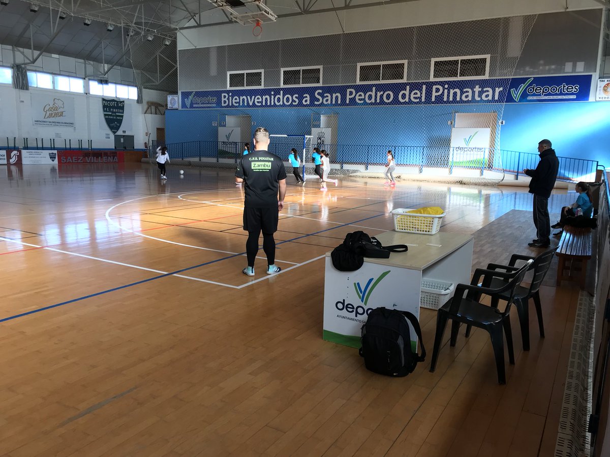 CFS FACTORY 👧🏼👦🏻 - Varios entrenadores de la #CFSfactory han colaborado hoy con <a href="/deportespinatar/">deportes</a> en la Jornada escolar de Fútbol Sala!Ha sido un éxito de participación por parte de los alumnos y alumnas de los distintos colegios de @PinatarInfo #gopinatar #CFSfactory 💙⚽️💚