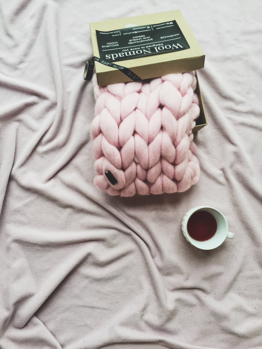 Giveaway time! Check our Instagram for 2 simple steps how to win this gorgeous Merino wool scarf made by Woolnomads instagram.com/p/Bd-9hhiD2S5/… #giveaway #winter #vienna #fashion #ootd