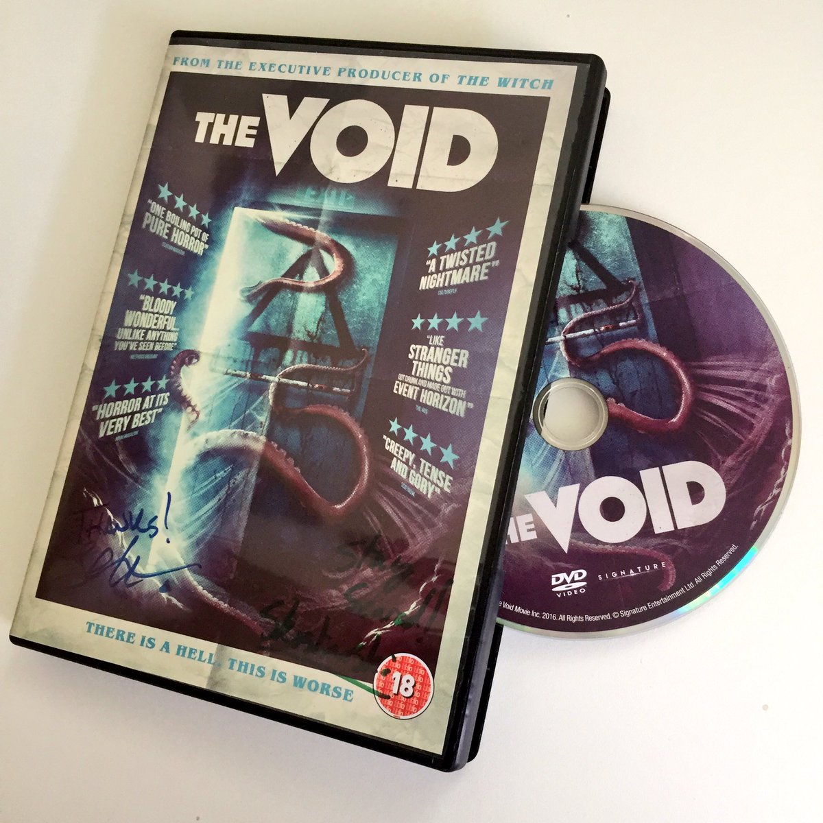 Film_AMP's tweet photo. Fresh from winning @BDisgusting's Best Indie Film, we've got a signed copy of #TheVoid up for grabs!  Follow &amp; RETWEET to enter to win! https://t.co/irJEwL3Baa 
#WinWednesday #Contest #WinItWednesday https://t.co/NECMMwdcI8