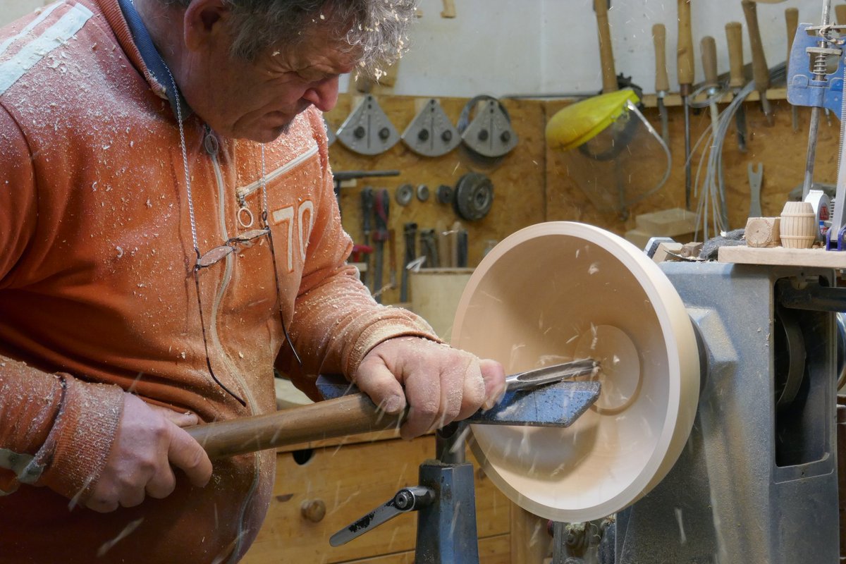 reisebloggerin's tweet photo. Echtes Handwerk, made in Südtirol #roterhahn #südtirol #handwerk #fufda_pr https://t.co/AYNhq4Z4zl