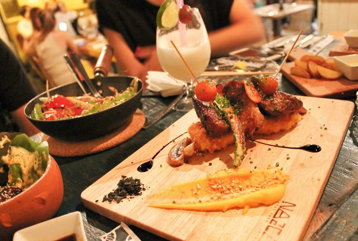 NazcaTapas's tweet photo. Para reservar mesa? Llรกmanos o escrรญbenos! #NazcaTapas #Sevillahoy #TDSGastro #GastronomiaSevilla #food #foodporn #Seville #tapas #slowfood #Gastro #SameSameButDifferent https://t.co/6FqnHxRLCu