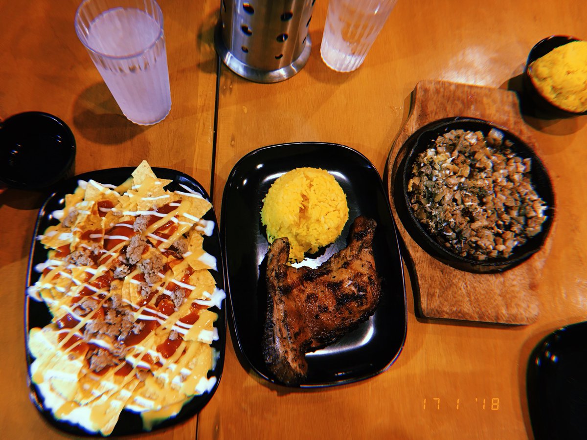 carganillamykha's tweet photo. Food Hunting again 😁🍗 
#chickychicken https://t.co/aLEDNAzHcH