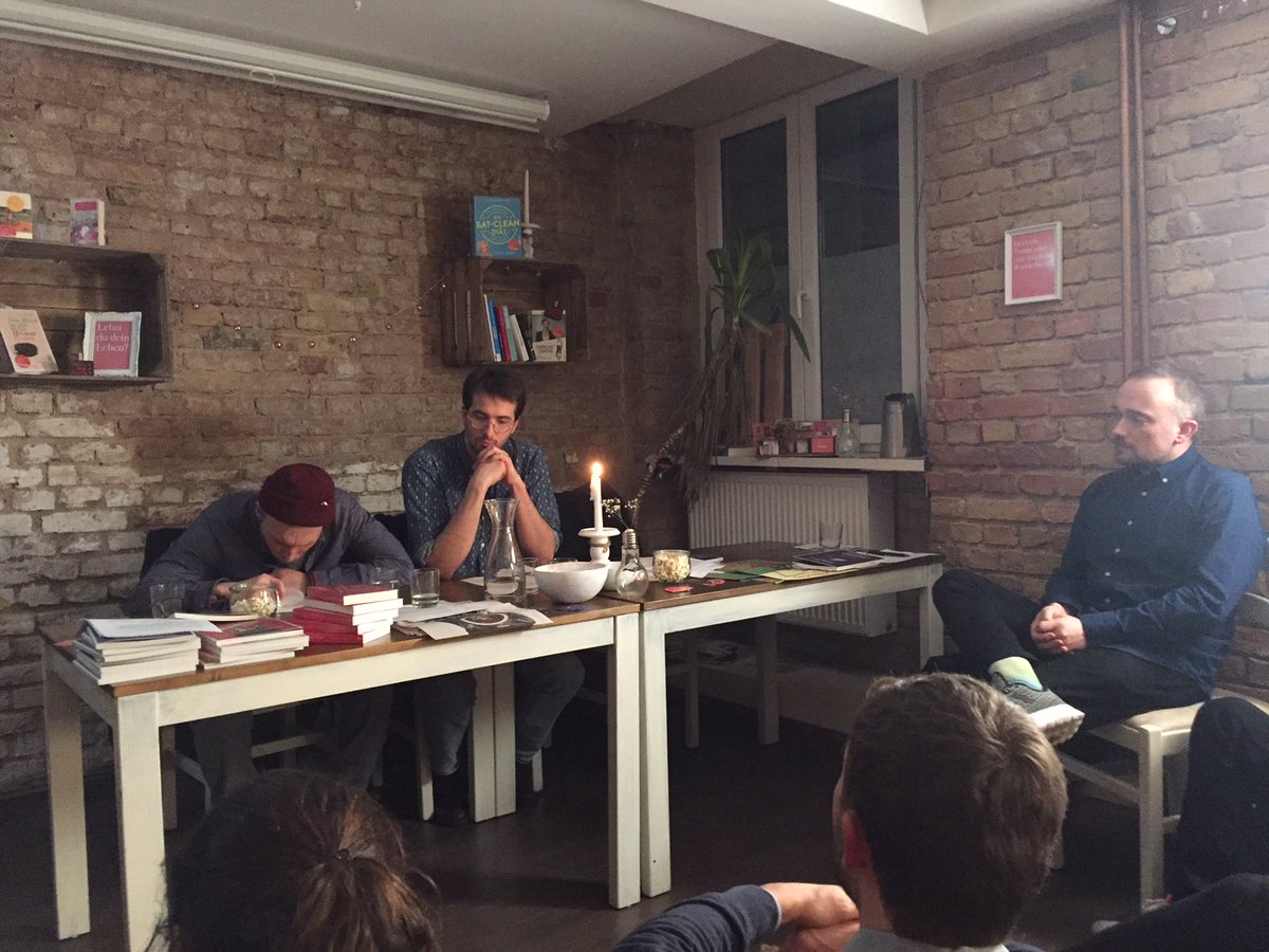 transformag's tweet photo. #Lesung im #Café der Fragen in #BerlinSchöneberg: Herrlich war das.
Das machen wir gerne wieder!
Ab sofort gibt es übrigens auch unsere Hefte dort.
#transform4 https://t.co/PS3UrIwIMk