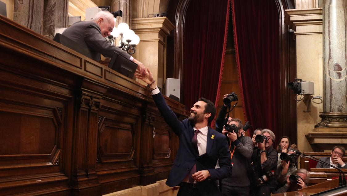 KRLS's tweet photo. Moltes felicitats @rogertorrent11 Ets un digne president del @parlament_cat Estic convençut que exerciràs el càrrec amb noblesa i valentia, protegint les institucions i el país. https://t.co/XsVGDyGaVo